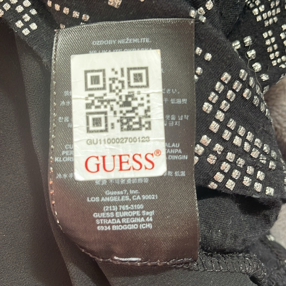 GUESS Insignia Embossed Tank Large - Picture 14 of 14
